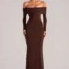 Robe longue à manches longues et épaules dénudées Depny, couleur chocolat Robe longue à manches longues et épaules dénudées Depny, couleur chocolat