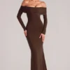 Robe longue à manches longues et épaules dénudées Depny, couleur chocolat Robe longue à manches longues et épaules dénudées Depny, couleur chocolat