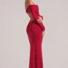 Robe longue à manches longues et épaules dénudées Depny, couleur rouge cerise Robe longue à manches longues et épaules dénudées Depny, couleur rouge cerise