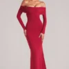 Robe longue à manches longues et épaules dénudées Depny, couleur rouge cerise Robe longue à manches longues et épaules dénudées Depny, couleur rouge cerise