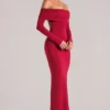 Robe longue à manches longues et épaules dénudées Depny, couleur rouge cerise Robe longue à manches longues et épaules dénudées Depny, couleur rouge cerise