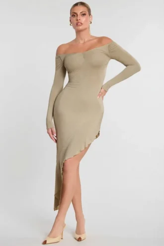 Robe longue à manches longues et épaules dénudées Roxana en mélange de modal et de cachemire, couleur taupe