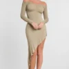 Robe longue à manches longues et épaules dénudées Roxana en mélange de modal et de cachemire, couleur taupe Robe longue à manches longues et épaules dénudées Roxana en mélange de modal et de cachemire, couleur taupe