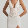 Robe longue Nathalia à corset plissé et décolleté plongeant, couleur ivoire Robe longue Nathalia à corset plissé et décolleté plongeant, couleur ivoire