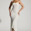 Robe longue à ourlet en pointe ornée Dole, en blanc