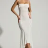 Robe longue à ourlet en pointe ornée Dole, en blanc