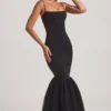 Robe longue à ourlet en tulle et queue de poisson Adelpha, en noir Robe longue à ourlet en tulle et queue de poisson Adelpha, en noir