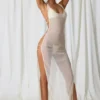 Robe longue Pacifica à découpes et détails nacrés, blanc perle Robe longue Pacifica à découpes et détails nacrés, blanc perle