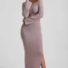 Robe longue à épaules dénudées en maille côtelée Terneigh, couleur taupe Robe longue à épaules dénudées en maille côtelée Terneigh, couleur taupe