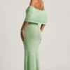 Robe longue à épaules dénudées Naia en bouclé, couleur menthe Robe longue à épaules dénudées Naia en bouclé, couleur menthe