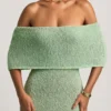 Robe longue à épaules dénudées Naia en bouclé, couleur menthe Robe longue à épaules dénudées Naia en bouclé, couleur menthe