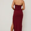Robe longue Penelope à dos nu et corset à lacets, rouge baie Robe longue Penelope à dos nu et corset à lacets, rouge baie