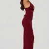 Robe longue Penelope à dos nu et corset à lacets, rouge baie Robe longue Penelope à dos nu et corset à lacets, rouge baie