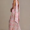 Robe longue Primrose Premium à détails de foulard, imprimé floral rose Robe longue Primrose Premium à détails de foulard, imprimé floral rose