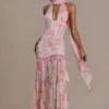 Robe longue Primrose Premium à détails de foulard, imprimé floral rose Robe longue Primrose Premium à détails de foulard, imprimé floral rose