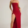 Robe longue sans bretelles à col bénitier ornée La Rochette en rouge vif Robe longue sans bretelles à col bénitier ornée La Rochette en rouge vif