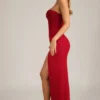 Robe longue sans bretelles à col bénitier ornée La Rochette en rouge vif Robe longue sans bretelles à col bénitier ornée La Rochette en rouge vif