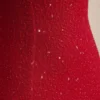 Robe longue sans bretelles à col bénitier ornée La Rochette en rouge vif Robe longue sans bretelles à col bénitier ornée La Rochette en rouge vif