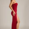 Robe longue sans bretelles à col bénitier ornée La Rochette en rouge vif Robe longue sans bretelles à col bénitier ornée La Rochette en rouge vif