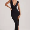 Robe longue Sloane à encolure plongeante et fente haute, en noir Robe longue Sloane à encolure plongeante et fente haute, en noir