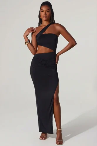 Robe longue Suvi à encolure asymétrique froncée et découpes, en noir