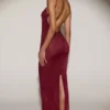 Robe longue transparente à dos nu et ornements Celandine, couleur bordeaux Robe longue transparente à dos nu et ornements Celandine, couleur bordeaux