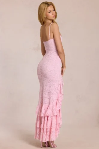 Robe longue à volants en dentelle Celira en rose pâle