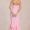 Robe longue à volants en dentelle Celira en rose pâle Robe longue à volants en dentelle Celira en rose pâle