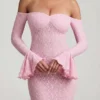 Robe longue à volants en dentelle et épaules dénudées Verena, rose pâle Robe longue à volants en dentelle et épaules dénudées Verena, rose pâle