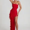 Robe longue à volants et bandeau Nevali en rouge Robe longue à volants et bandeau Nevali en rouge