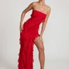 Robe longue à volants et bandeau Nevali en rouge Robe longue à volants et bandeau Nevali en rouge