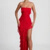 Robe longue à volants et bandeau Nevali en rouge Robe longue à volants et bandeau Nevali en rouge