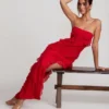 Robe longue à volants et bandeau Nevali en rouge Robe longue à volants et bandeau Nevali en rouge