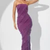 Robe longue à volants et bandeau ornée Dulce, couleur prune Robe longue à volants et bandeau ornée Dulce, couleur prune