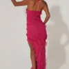 Robe longue à volants et bretelles croisées en calicot, couleur fuchsia Robe longue à volants et bretelles croisées en calicot, couleur fuchsia