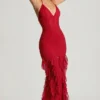 Robe longue à volants et col licou ornée Anley en rouge Robe longue à volants et col licou ornée Anley en rouge