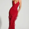 Robe longue à volants et col licou ornée Anley en rouge Robe longue à volants et col licou ornée Anley en rouge