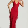 Robe longue à volants et col licou ornée Anley en rouge Robe longue à volants et col licou ornée Anley en rouge