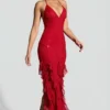 Robe longue à volants et col licou ornée Anley en rouge Robe longue à volants et col licou ornée Anley en rouge