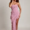 Robe longue à volants et encolure bandeau Nevali en rose poudré Robe longue à volants et encolure bandeau Nevali en rose poudré