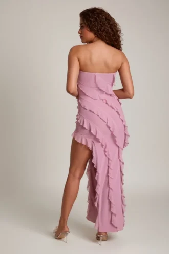 Robe longue à volants et encolure bandeau Nevali en rose poudré