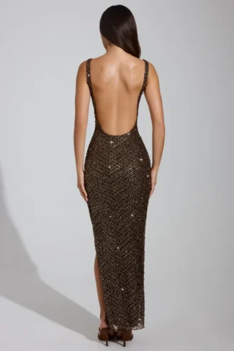 Robe longue Yarina à encolure dégagée et fente sur la cuisse, marron