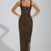 Robe longue Yarina à encolure dégagée et fente sur la cuisse, marron Robe longue Yarina à encolure dégagée et fente sur la cuisse, marron