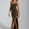 Robe longue Yarina à encolure dégagée et fente sur la cuisse, marron Robe longue Yarina à encolure dégagée et fente sur la cuisse, marron