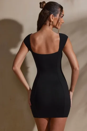 Robe Meli à encolure en cœur et manches courtes, en noir