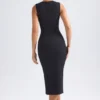 Robe mi-longue Aiko à encolure en cœur, en noir Robe mi-longue Aiko à encolure en cœur, en noir