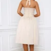 Robe mi-longue Amélie à dos nu, lacets et fronces, en dentelle ivoire Robe mi-longue Amélie à dos nu, lacets et fronces, en dentelle ivoire