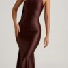 Robe mi-longue asymétrique Shaya avec détail foulard, couleur chocolat Robe mi-longue asymétrique Shaya avec détail foulard, couleur chocolat