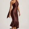 Robe mi-longue asymétrique Shaya avec détail foulard, couleur chocolat Robe mi-longue asymétrique Shaya avec détail foulard, couleur chocolat
