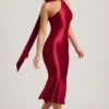 Robe mi-longue asymétrique Shaya avec détail foulard, rouge vif Robe mi-longue asymétrique Shaya avec détail foulard, rouge vif